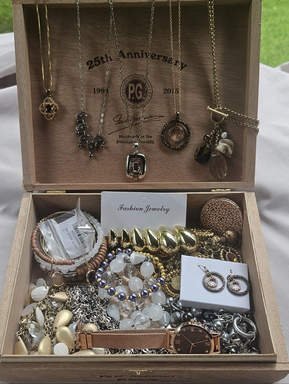 Mixed Mystery Women’s Jewelry In Wooden Box